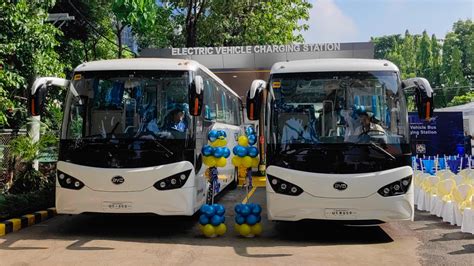 DOE unveils new electric buses, EV charging station