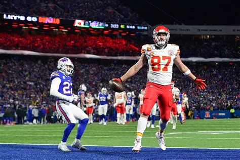 Travis Kelce reveals the reason he did the hearts gesture to jeering Buffalo Bills fans | Marca