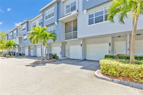 Windsor Castle Luxury Rental Community | Coral Springs, FL Apartments ...