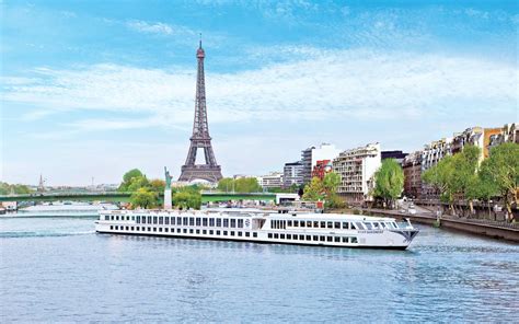 Dinner at the Eiffel Tower, Seine Cruise and Moulin Rouge Show | Best Price with Headout Guaranteed