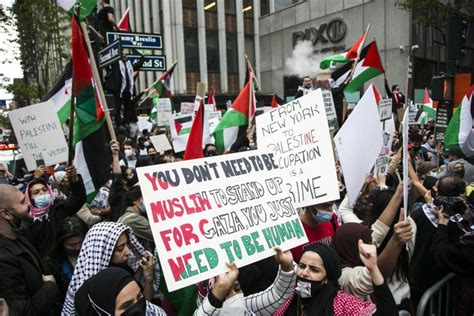 Pro-Palestine and Pro-Israel Protesters Clash as Cease-Fire Announced