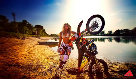 Wearing Stilettos on a Dirt Bike Shows How Badass Russian Riders Can Be - autoevolution