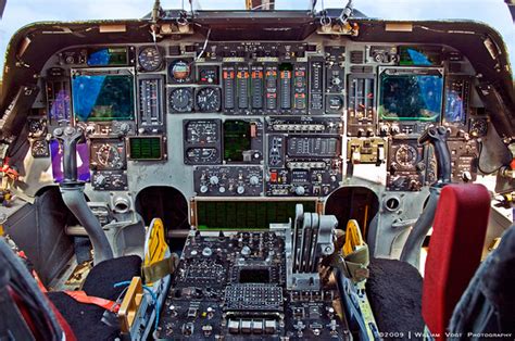 B1 Lancer Bomber Cockpit [580x385] : MilitaryPorn