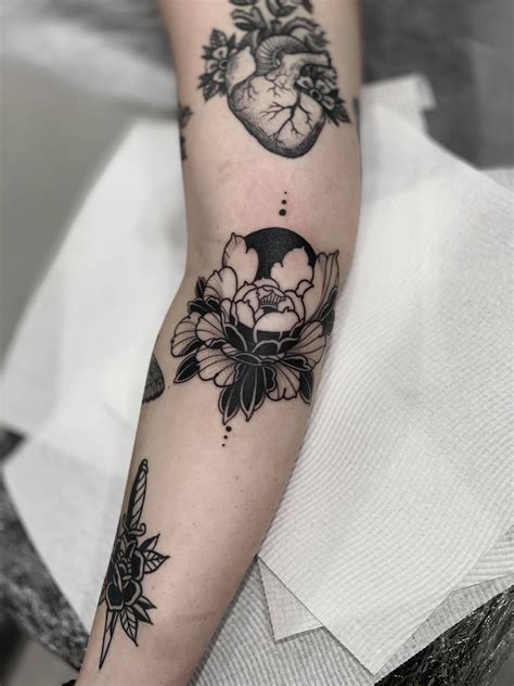 Neo-Traditional Black & White Flower Arm Tattoo Celebrity Ink | Black flowers tattoo ...