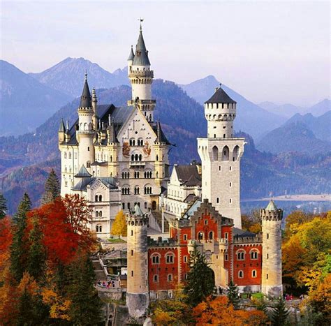 Pin de Yatra Art ️‍🔥🦢 em Neuschwanstein Autumn | Castelos da alemanha, Castelo de neuschwanstein ...