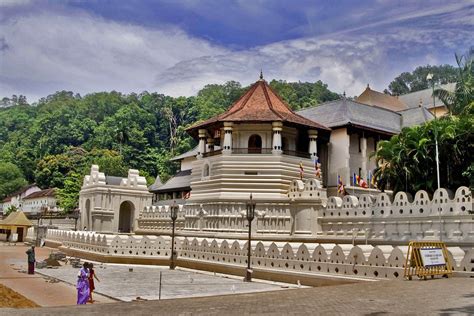 Temple of the Sacred Tooth relic of Lord Buddha in Kandy – on the map