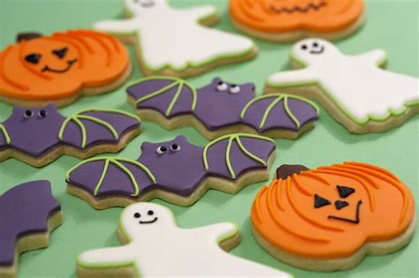 Halloween Iced Biscuits (+ A Royal Icing Giveaway!) | Blog | Crafts Beautiful Magazine