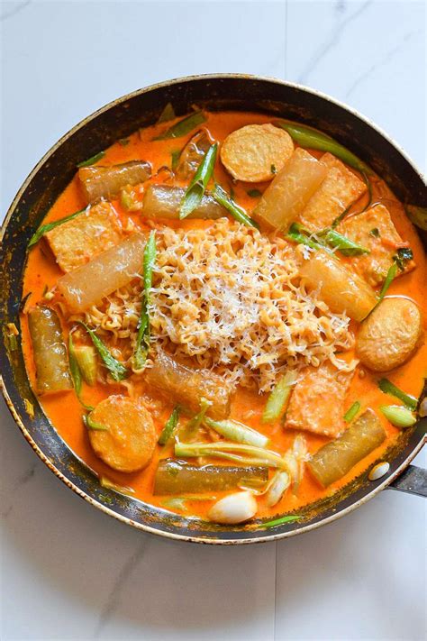 Creamy Rice Paper Rabokki ( Tteokbokki + Ramen) - Yeji's Kitchen Stories