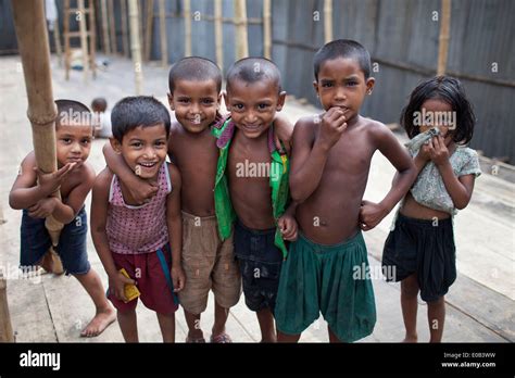 Children in slums dhaka bangladesh hi-res stock photography and images - Alamy