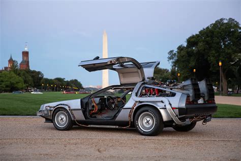 DeLorean from ‘Back to the Future’ parked on the National Mall - WTOP News