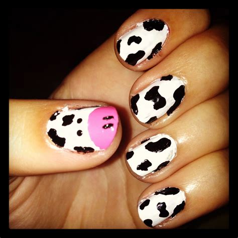 My try at cow print nails | 23 november