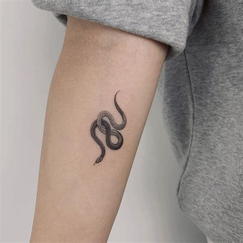 Konsep Baru Small Snake Tattoo