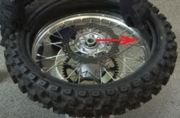 How to Change a Dirt Bike Tire - AMSOIL INC. EU