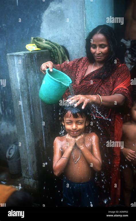 Children in slums dhaka bangladesh hi-res stock photography and images - Alamy