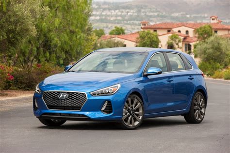 2018 Hyundai Elantra GT Sport: Can it out-hot-hatch the GTI? [Video] - The Fast Lane Car