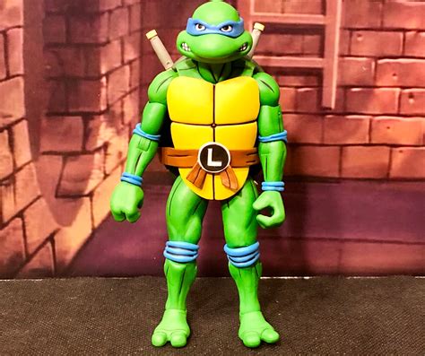 AMERICAN WARGAMERS ASSOCIATION: TMNT Leonardo NECA 7 Inch Classic Cartoon Action Figure Review