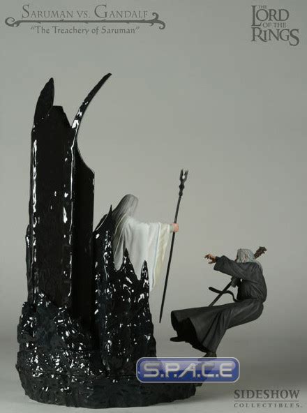 Saruman vs. Gandalf - Treachery of Saruman Diorama (LOTR)