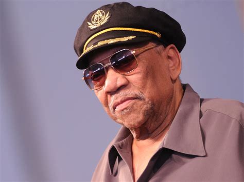 Singer Bobby "Blue" Bland dies at 83 - CBS News