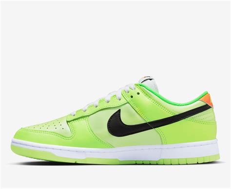 Nike - DUNK LOW SE 'VOLT/BLACK-TOTAL ORANGE-GREEN STRIKE' - VegNonVeg