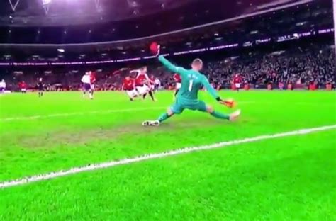 Video: De Gea produces crucial save in Man Utd win