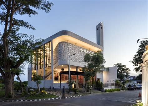 Gallery of Honeycomb Mosque / Andyrahman Architect - 1