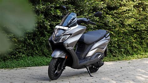 Suzuki Burgman Street 125 Review: Offers More Features for the Price!