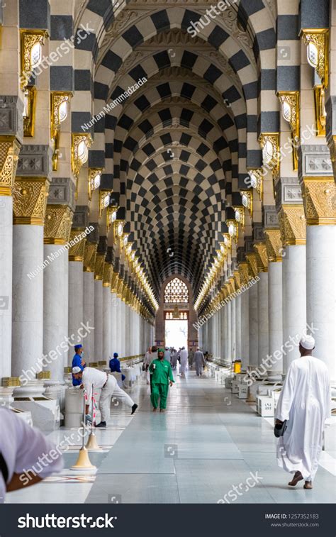 1,096 Interior masjid nabawi Images, Stock Photos & Vectors | Shutterstock