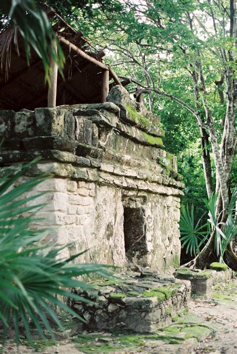 Exploring the Ruins of Chichen Itza - Entouriste