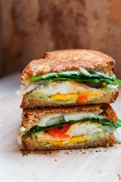 Healthy Avocado Egg Breakfast Sandwich