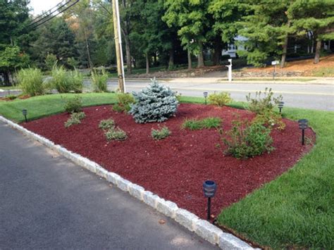 Rubber Mulch Colors: Red Rubber Mulch - RubberMulch.com