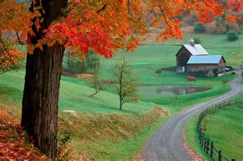 Beautiful Autumn Barn Photos - Fall Foliage Pictures