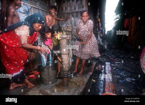 Children in the slums of Dhaka Bangladesh Stock Photo - Alamy