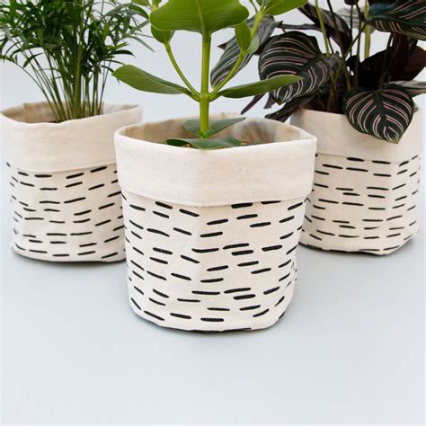 Plant Pot Cover : Make your plant pots an attractive feature.