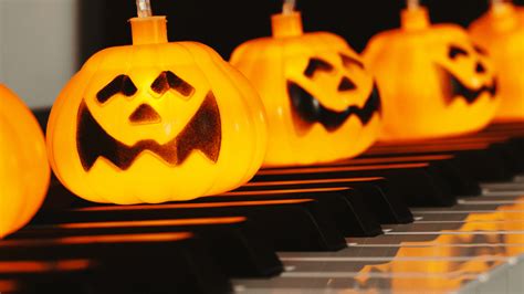 10 Halloween Piano Solos For Kids — Musicnotes Now