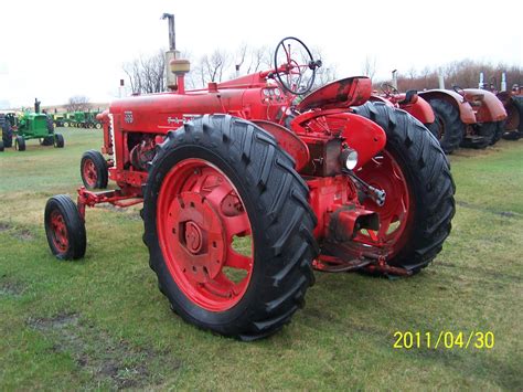 DIFFERENT COLOURED JUNK: Farmall 400 Diesel