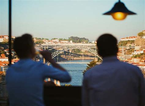 What to wear to Porto rooftop bar: VINUM Restaurant & Wine Bar (Porto)? Women & Men Dress code