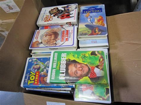 LARGE BOX OF COLLECTIBLE DISNEY VHS TAPES - SOME BLACK DIAMOND SERIES ...