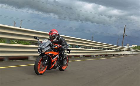 KTM RC 125 First Ride Review - CarandBike