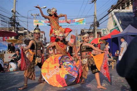 [Lengkap] Tari Bambangan Cakil: Sejarah, Gerakan, Properti + Video