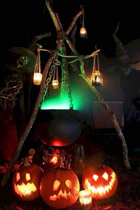 30 Mysterious Halloween Lighting Ideas That Improve Your Outdoors | HomeMydesign