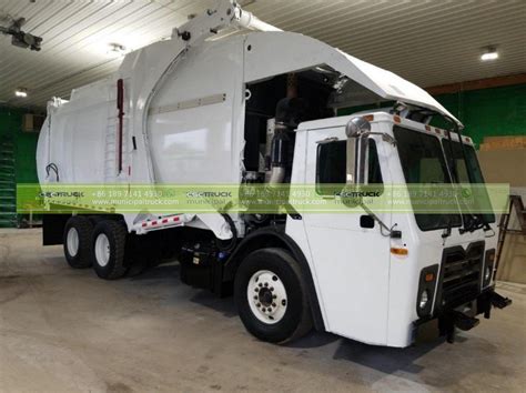 What is a Front Load Bin? - CSCTRUCK Municipal Truck