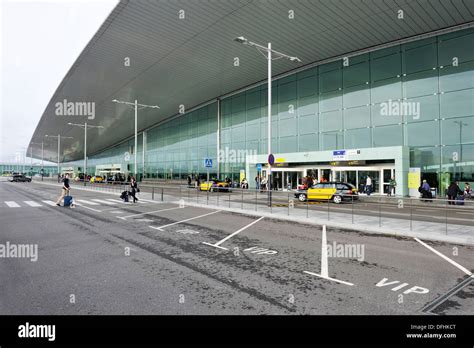 Barcelona El Prat Airport Terminal 1 Architect Ricardo Bofil Stock ...