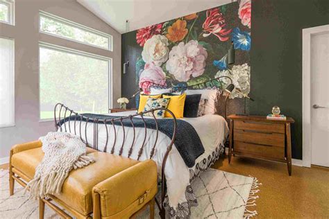 30 Beautiful Wallpapered Bedrooms