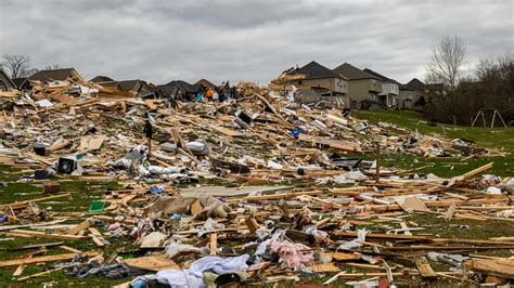 In Tennessee, Deadly Tornadoes Leave a Swath of Destruction - The New York Times