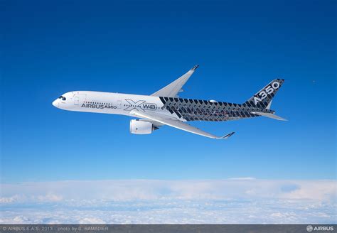 Airbus A350 XWB starts its China tour with debut at Zhuhai Airshow - Commercial Aircraft - Airbus