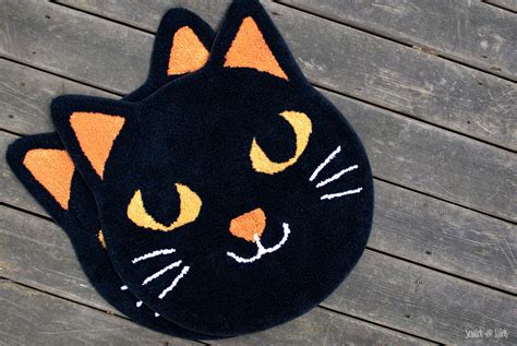 DIY Cat Pillow (Made from Bath Mats) by Scratch and Stitch