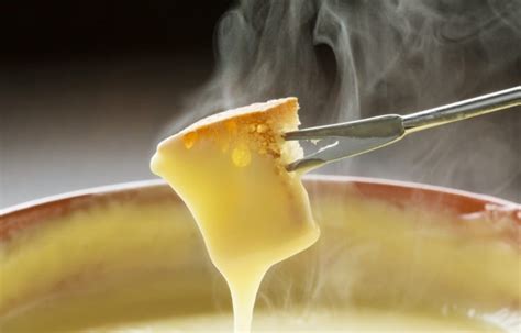 The best wine pairings with cheese fondue, raclette and tartiflette | Matching Food & Wine