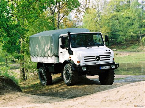 Photos of Mercedes-Benz Unimog U5000 2000–13 (1600x1200)