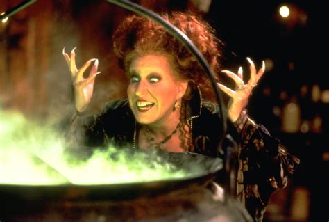 "Hocus Pocus" (1993) | 16 Best '90s Halloween Movies | POPSUGAR Entertainment Photo 4