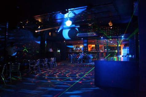 Acapulco Lesbian & Gay Nightlife, Bars & Clubs - ellgeeBE